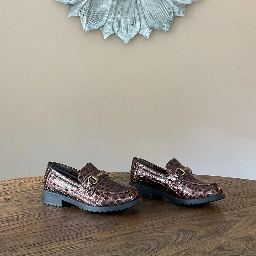 Easy Street Crocodile Pattern Brown Loafers